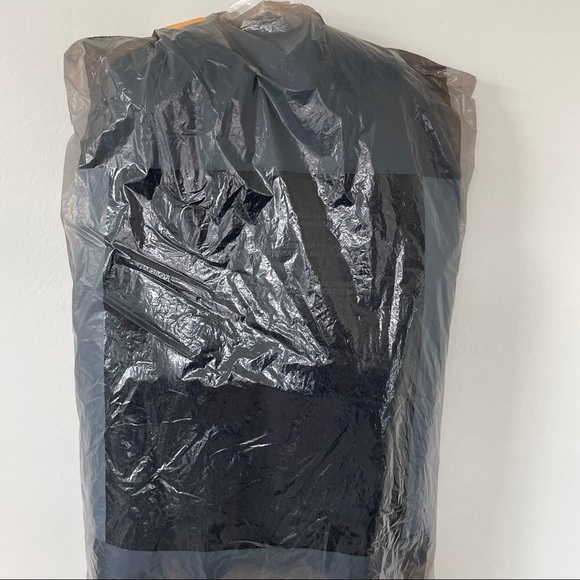 VOLCOM FUR COAT - Picture 9 of 9